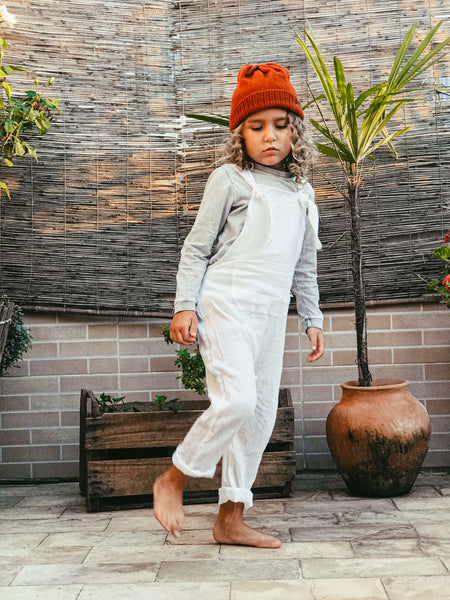 Jardineira cor branca moda infantil. Jardineira unissex Bella Kids - Baby Bella Style compre online roupas para infantil 